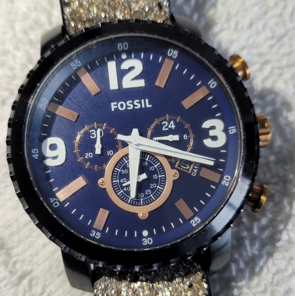 GENUINE FOSSIL WATCH (BIG FACE) - Picture 2 of 5